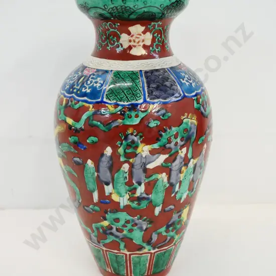hand-painted Chinese vase with maker's mark on base H-300 Diameter 160