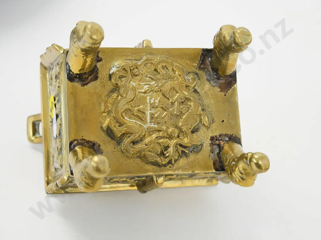 Chinese cast brass incense burner with maker's mark on base H-130 W-120 D-85 Image 1++