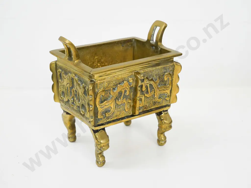 Chinese cast brass incense burner with maker's mark on base H-130 W-120 D-85 Image 1++