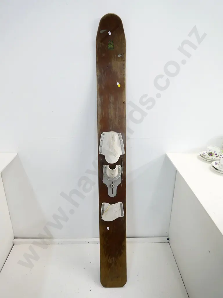 vintage timber water-ski  with tiki & fern decoration - some corrosion on metal fittings, rubber deteriorating L-1600 Image 1++