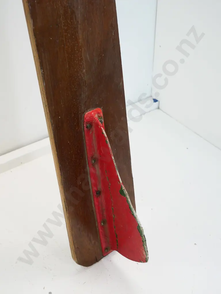 vintage timber water-ski  with tiki & fern decoration - some corrosion on metal fittings, rubber deteriorating L-1600 Image 1++