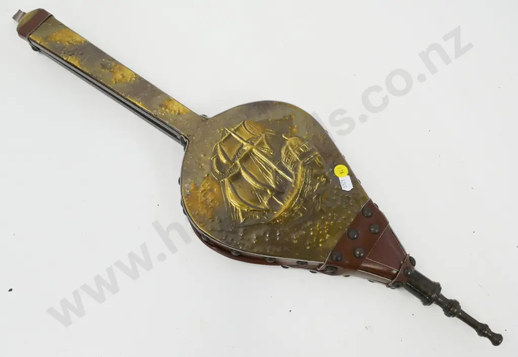 beaten brass, leather and wood bellows with brass nozzle - sailing ship motif L-640 Image 1++