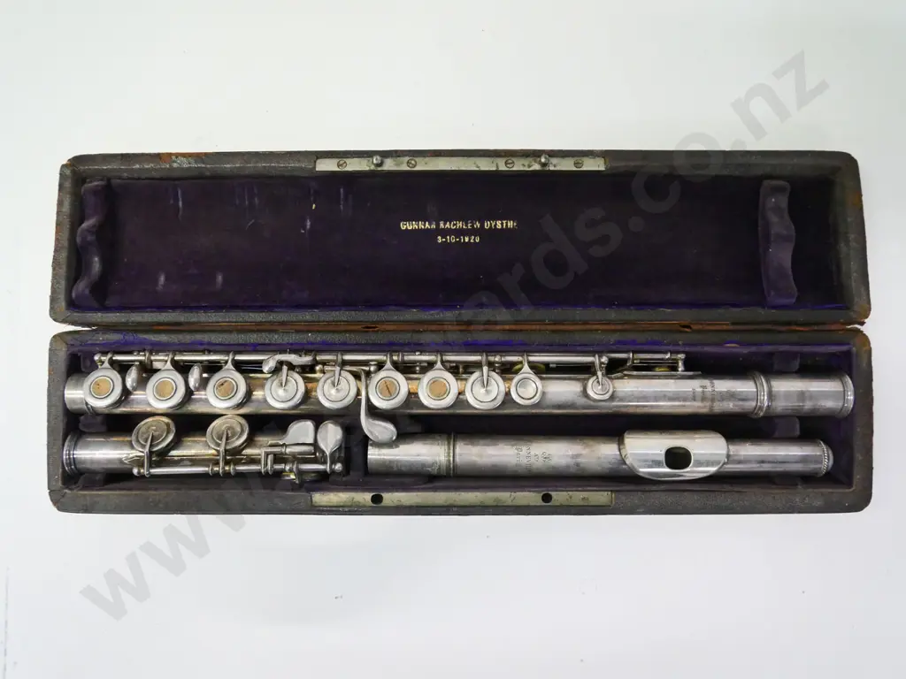 cased vintage Bonneville Paris flute - case has 1920 owner's monogram stamp Image 1++