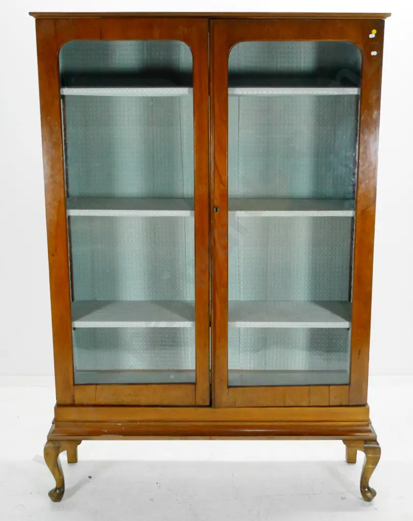 large oak and veneer 2-door display cabinet w/3 adj. shelves, fabric lined, split & ripples to veneer H1760 W1170 D350 Image 1++