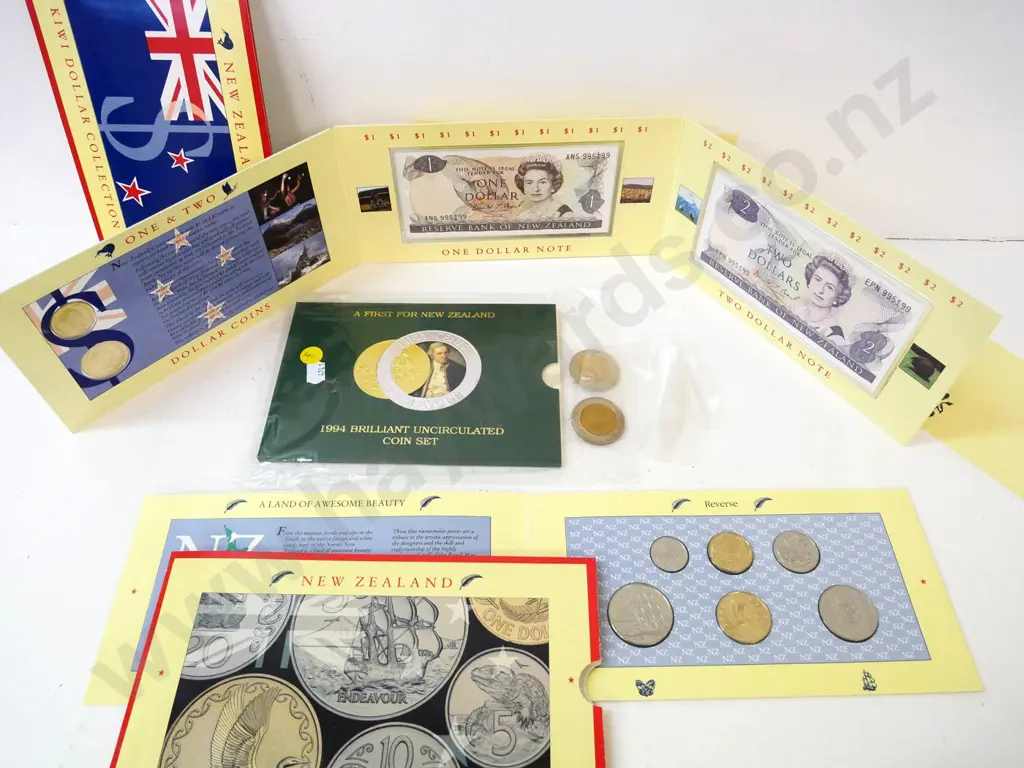 3 New Zealand carded coin sets - 1990 uncirculated, 1990 Kiwi Dollar coin/banknotes, 1994 Endeavour & 2 loose 50 cent Image 1++