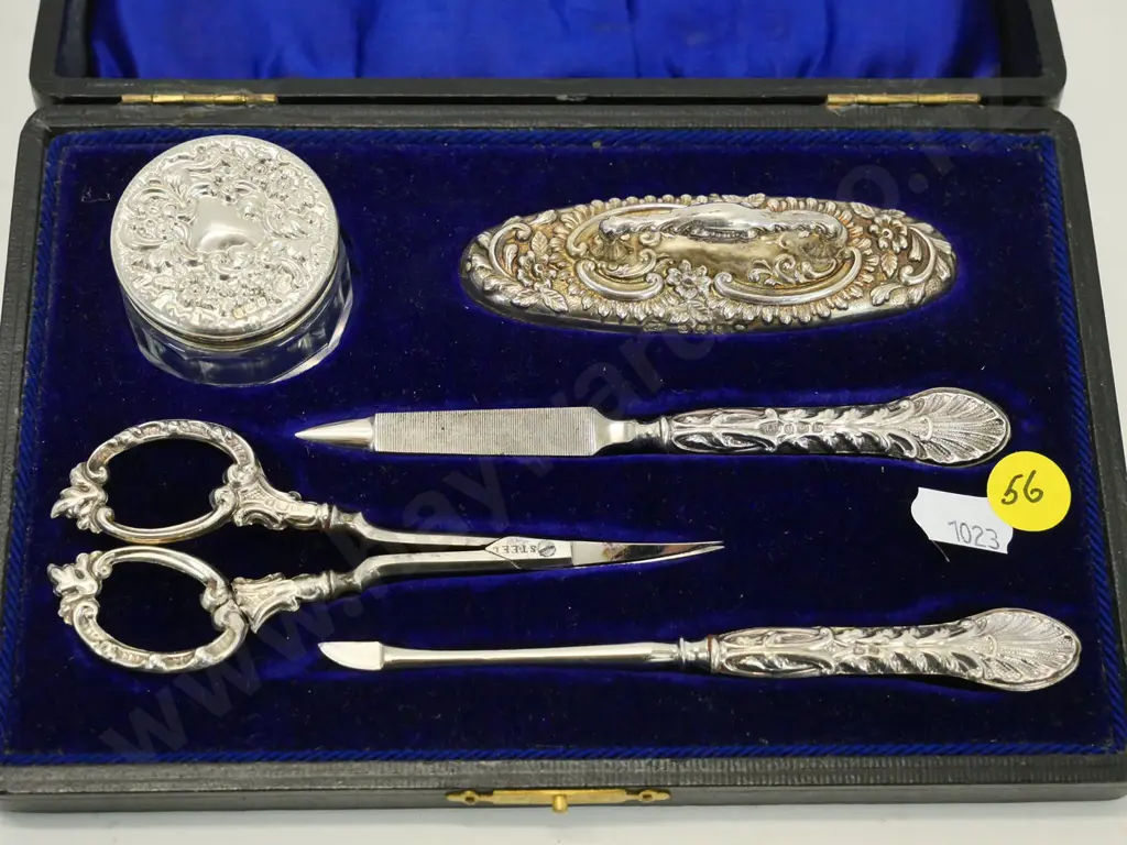 cased sterling silver mounted manicure set Image 1++