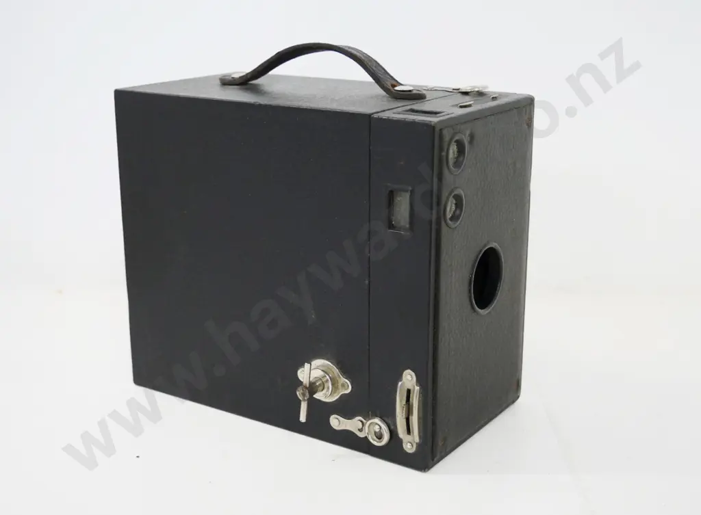 Kodak No.2-C Brownie box camera - some corrosion to film rollers 160 x 185 x 100 Image 1++