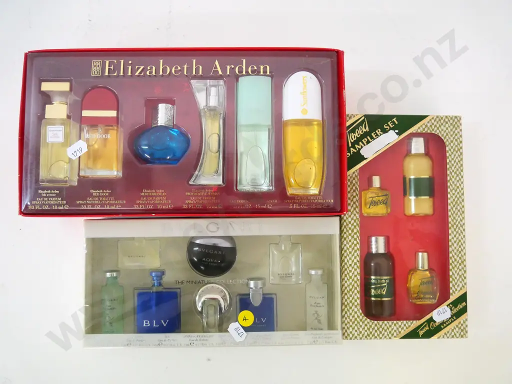 3 boxed perfume miniature sets - Bulgari, Elizabeth Arden, Tweed, all apparently sealed Image 1++