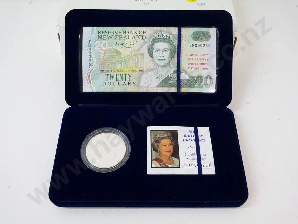 1996 New Zealand cased coin and banknote set - Queen Elizabeth's 70th birthday Image 1++
