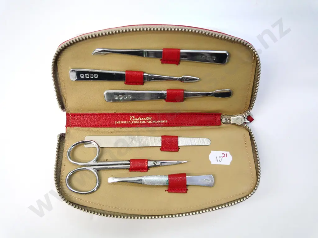 cased manicure set 'Cinderella Sheffield England pat no 646938 Image 1++