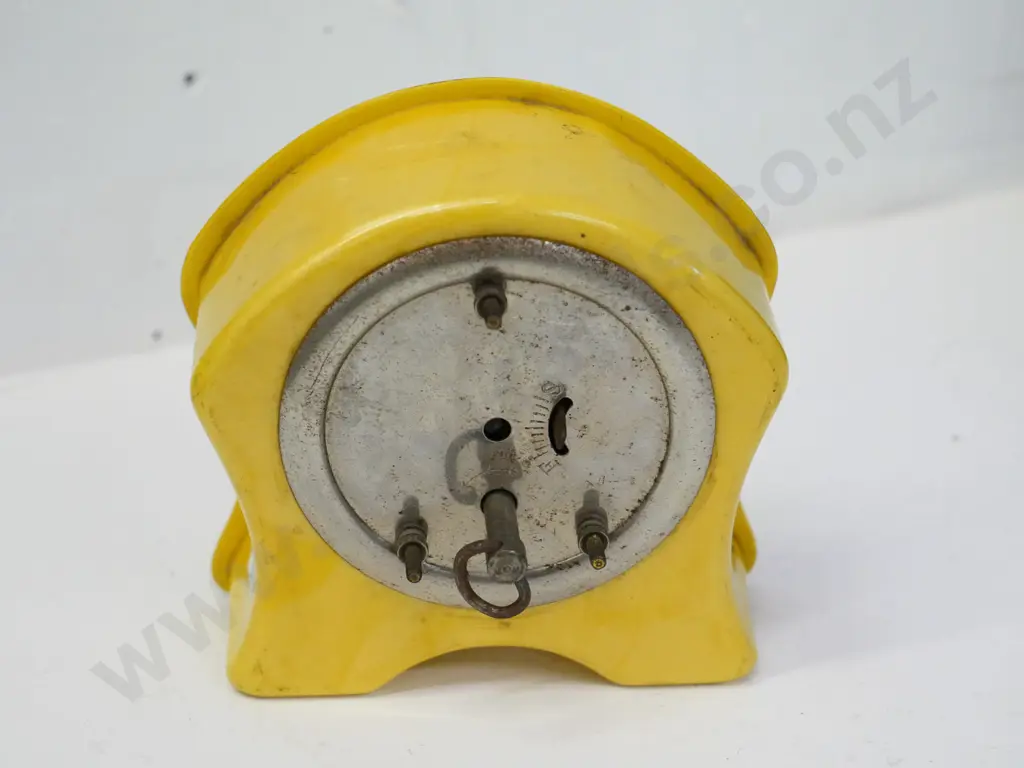 small deco bakelite or early plastic bedside or mental clock H-100 W-100 Image 1++