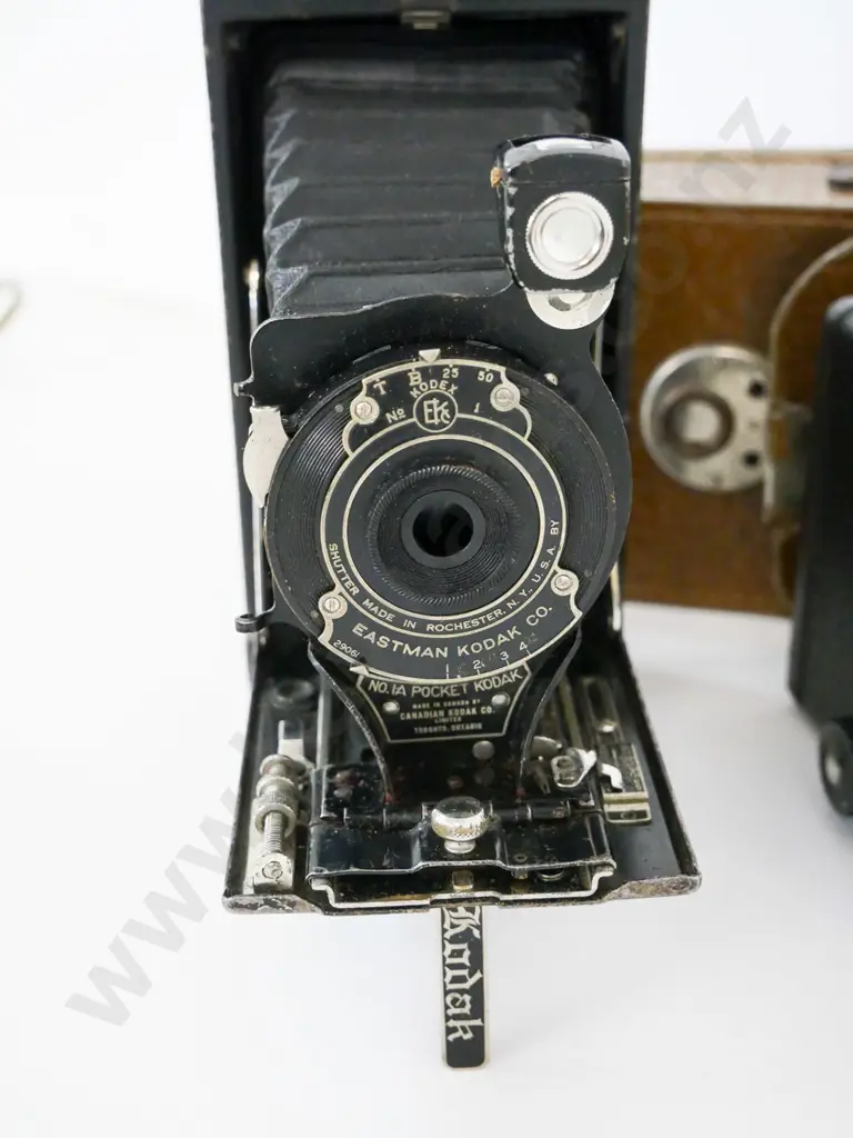 3 vintage Kodak cameras - Starlet and Six-20 box cameras w/boxes & a folding No.1A Pocket Kodak, repairs to bellows Image 1++