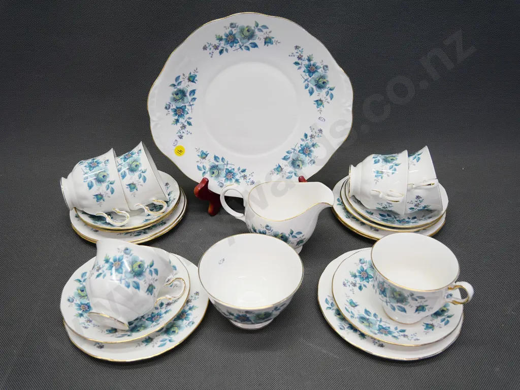 Queen Anne Blue Flowers 21-piece tea set Image 1++