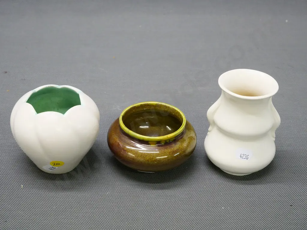 2 small O.C. Stephens bowls, one white with green interior, and a small Crown Lynn? vase H-100 with fleck to base Image 1++