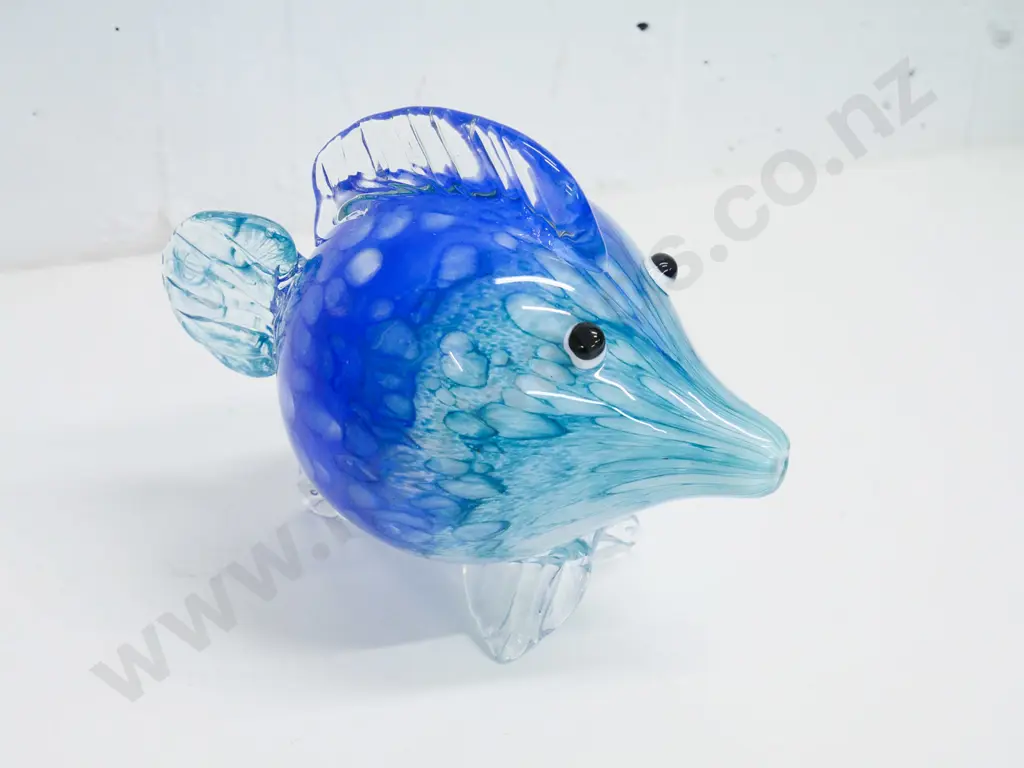 art glass fish in mottled blue & green tones H-180 L-220 Image 1++