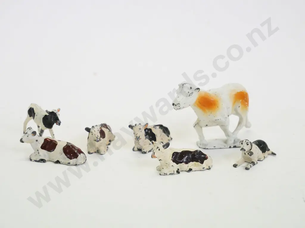 7 small vintage painted lead animals - 6 cows and a crouching dog Image 1++