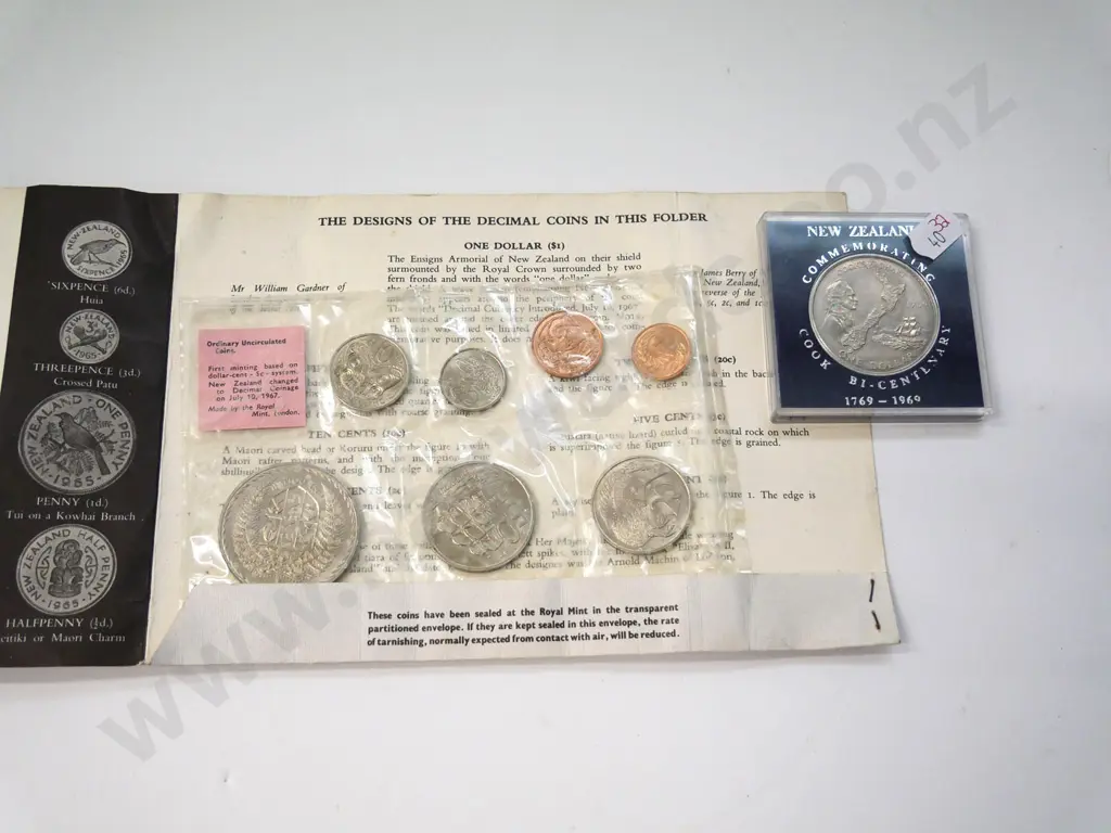 commemorative coin set pound to dollars & NZ cased coin commemorating Cook bi-centenary 1769-1969 Image 1++
