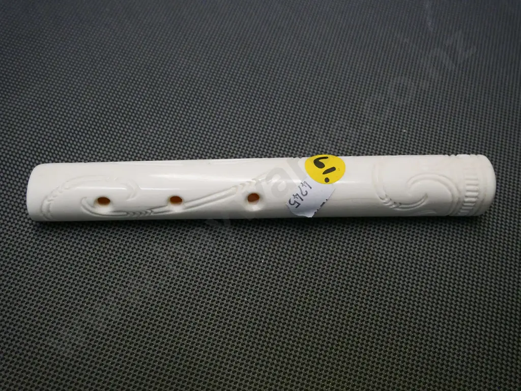 small composite / faux ivory or bone Maori style flute L-160 Image 1++