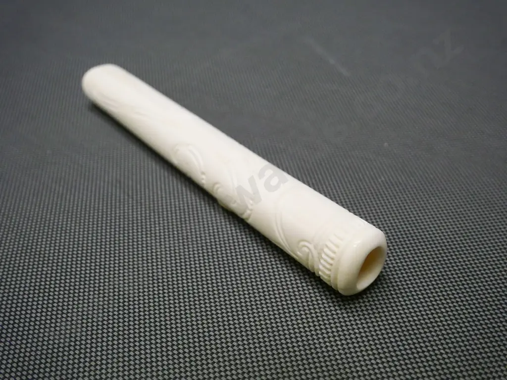 small composite / faux ivory or bone Maori style flute L-160 Image 1++