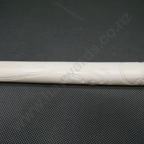 small composite / faux ivory or bone Maori style flute L-160