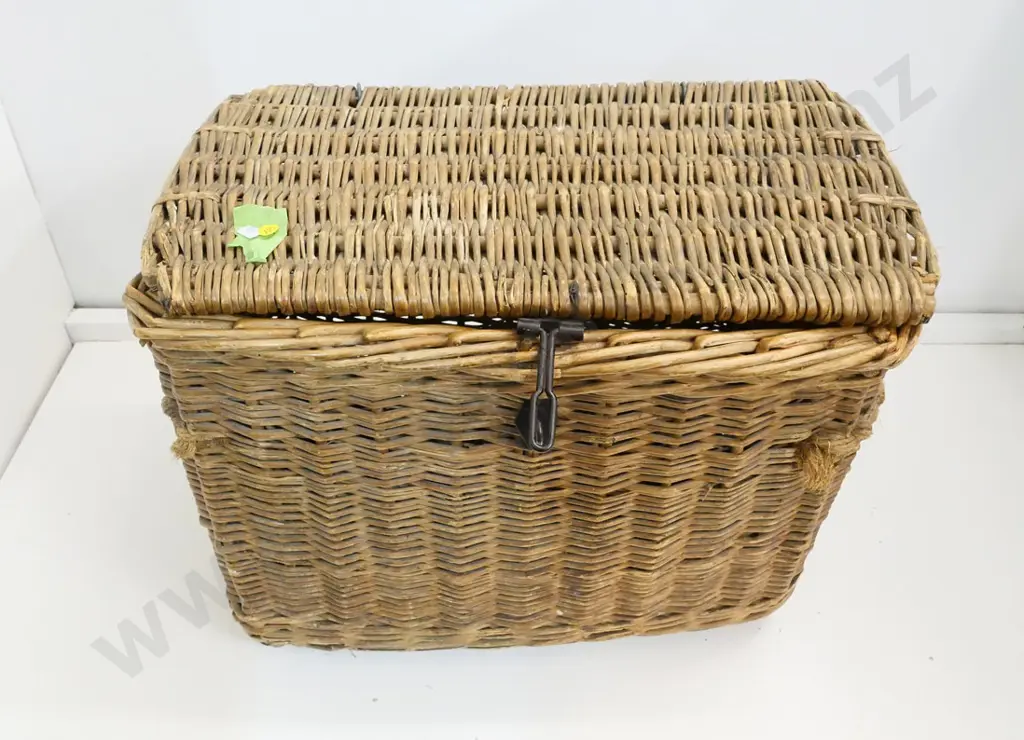 vintage willow cane hamper with metal clasp, some wear H-420 W-530 D-340 Image 1++
