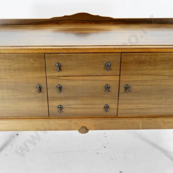 retro solid & veneer sideboard with ball & claw feet, 2 doors, 3 drawers, some veneer splitting on top H1030 W1450 D510