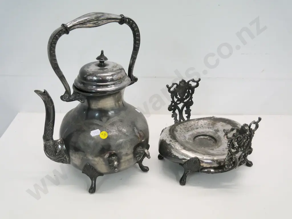 large EPBM spirit kettle and stand, no warmer, lid bent, much of the plating worn away H-400 Image 1++