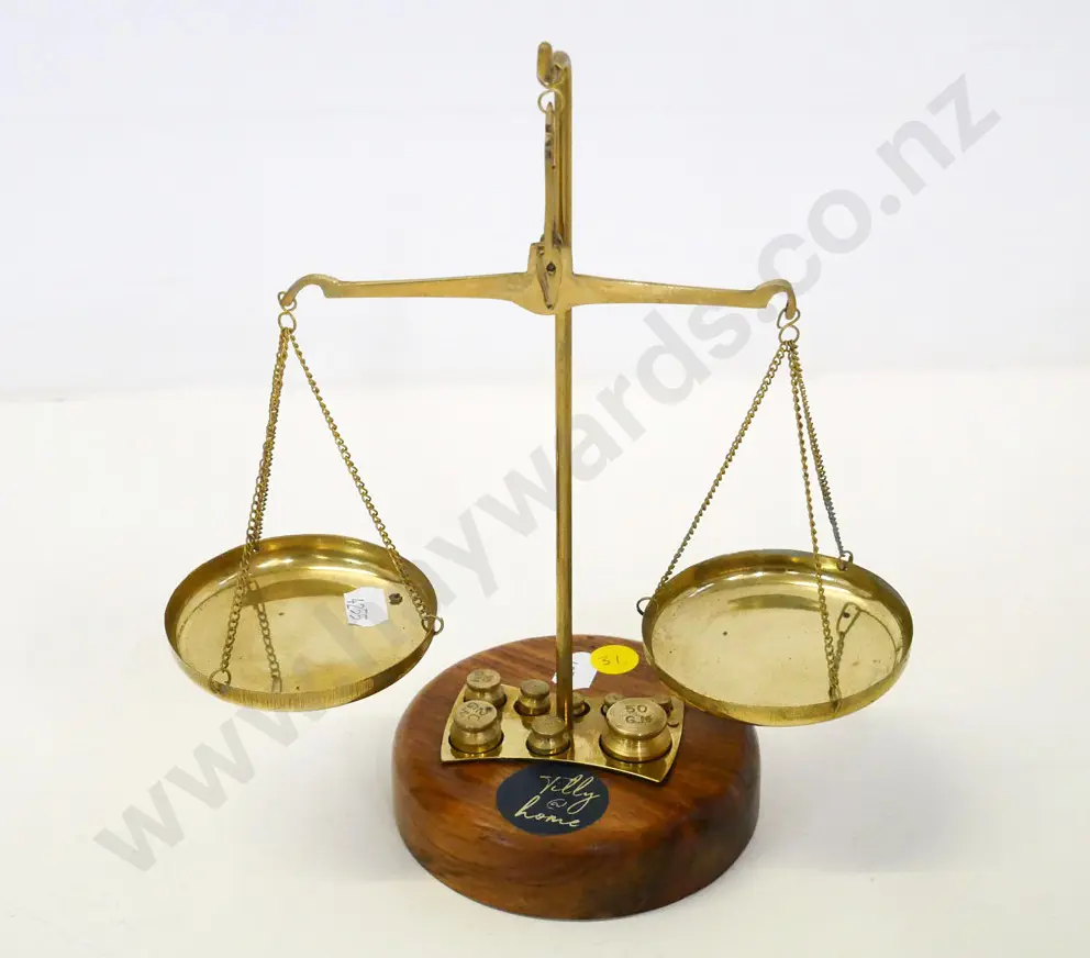 modern reproduction brass balance scales with weights on wooden base H-235 W-200 Image 1++