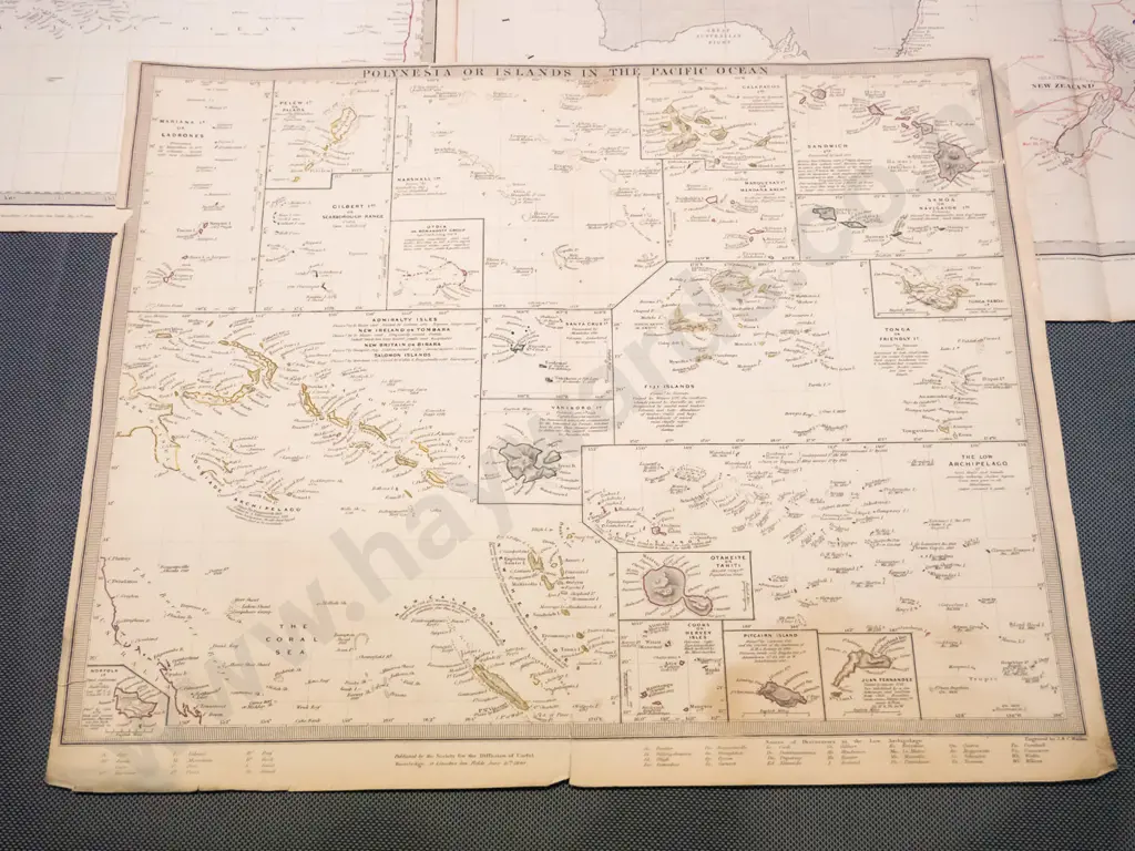 3 unframed maps - Pacific ocean & Oceania - wear & tear, foxing - largest H-360 W-610 Image 1++