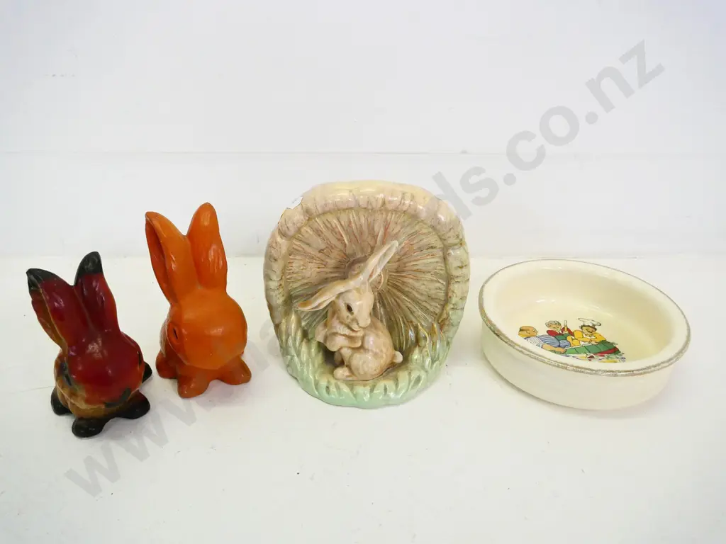 Sylvac rabbit vase No. 1510, Sylvac rabbit, has been painted over, other plaster rabbit ,Crown Lynn Rub-A-Dub bowl Image 1++