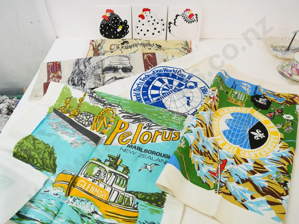 5 souvenir tea towels - 4 New Zealand, one Australian, and three Happy Hen ceramic tiles Image 1++