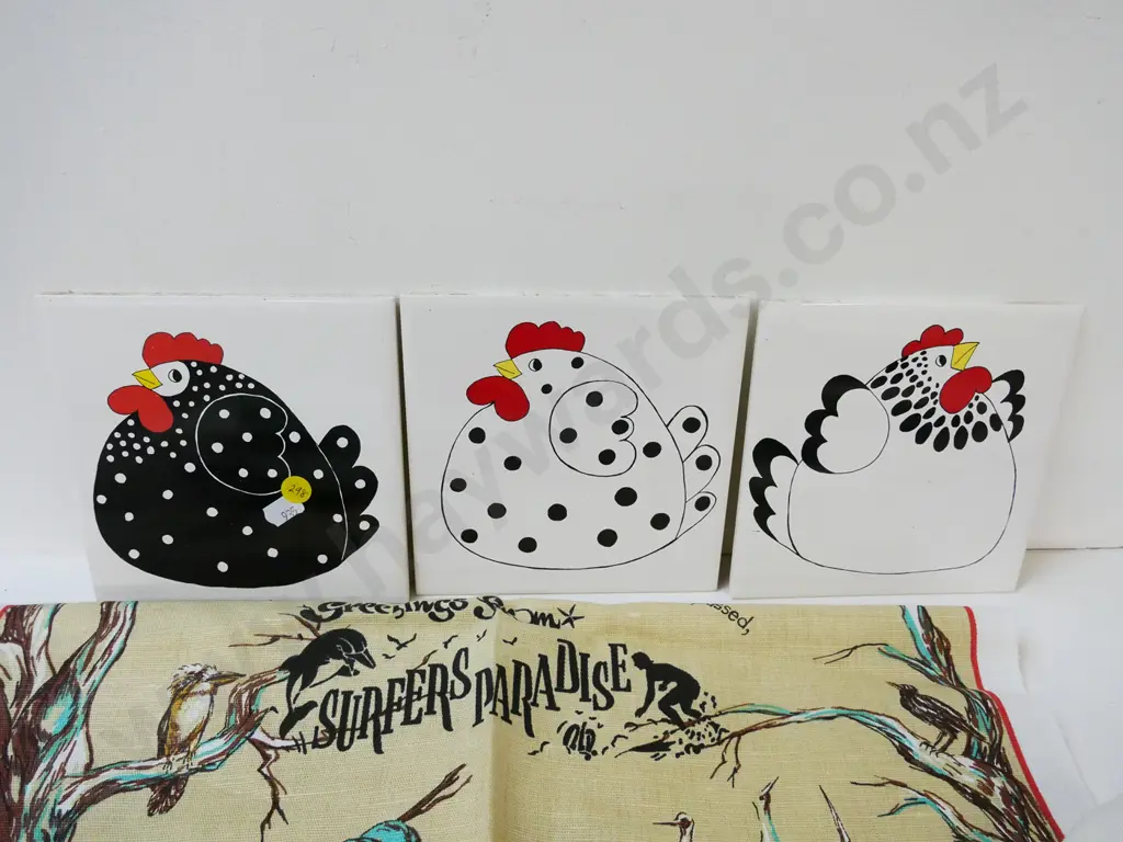 5 souvenir tea towels - 4 New Zealand, one Australian, and three Happy Hen ceramic tiles Image 1++