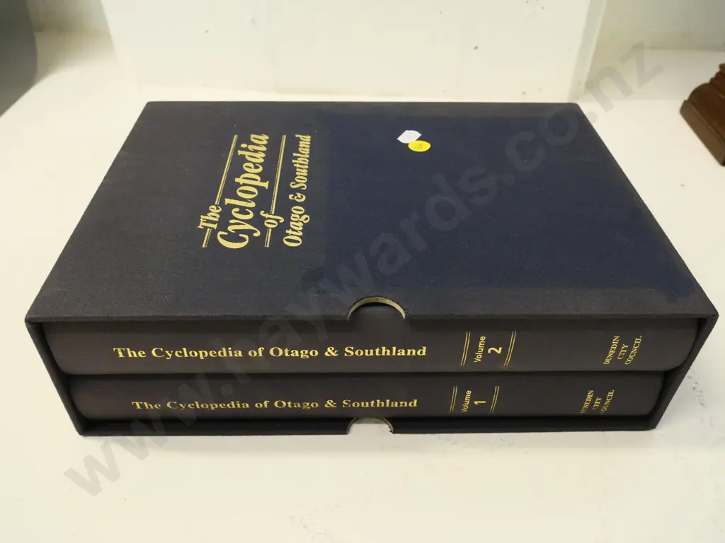 slip-cased 2-volume Cyclopedia of Otago & Southland Image 1++