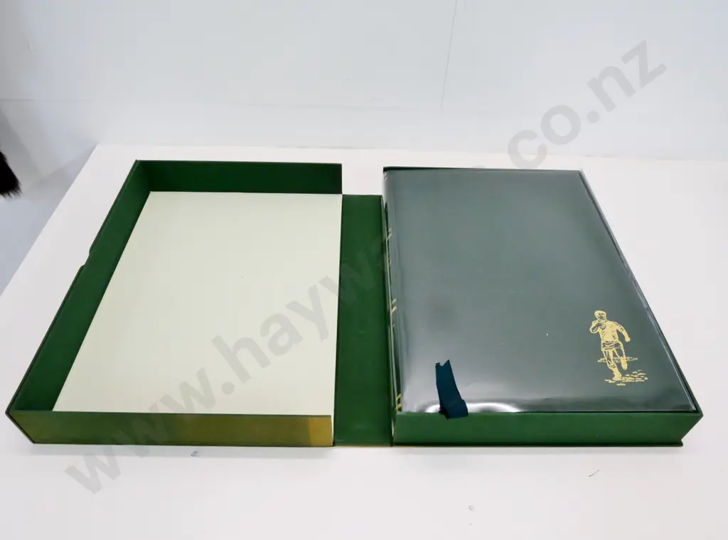 large volume in clamshell case -The Visitors - International rugby in NZ, limited edition #754/1200 Moa Pub. 1990 Image 1++