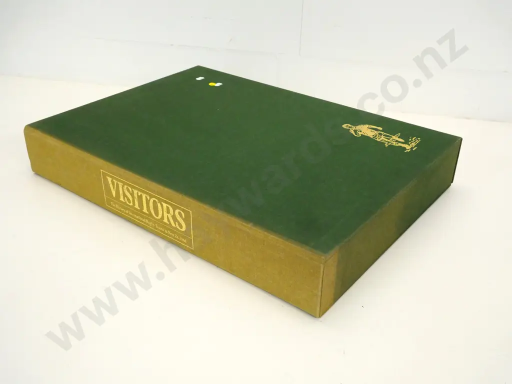 large volume in clamshell case -The Visitors - International rugby in NZ, limited edition #754/1200 Moa Pub. 1990 Image 1++