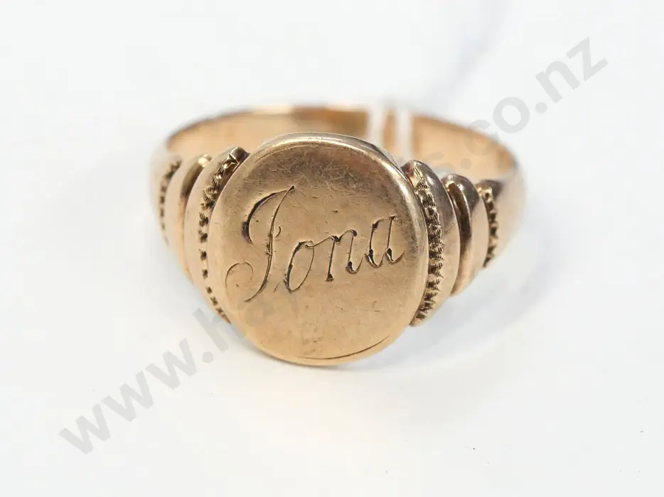 signet ring stamped 9ct Image 1++