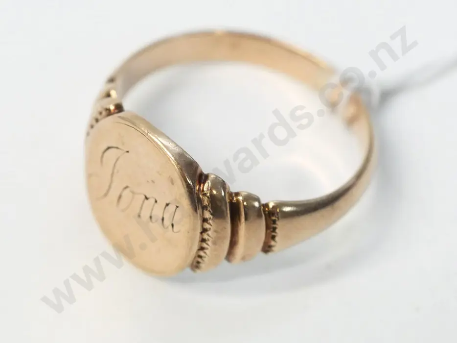 signet ring stamped 9ct Image 1++