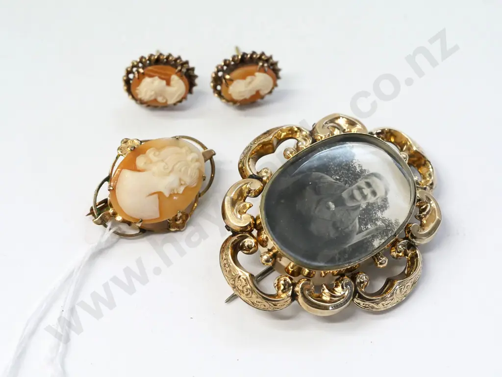 9ct cameo brooch & earrings & a brooch with photo of a woman wearing brooch Image 1++