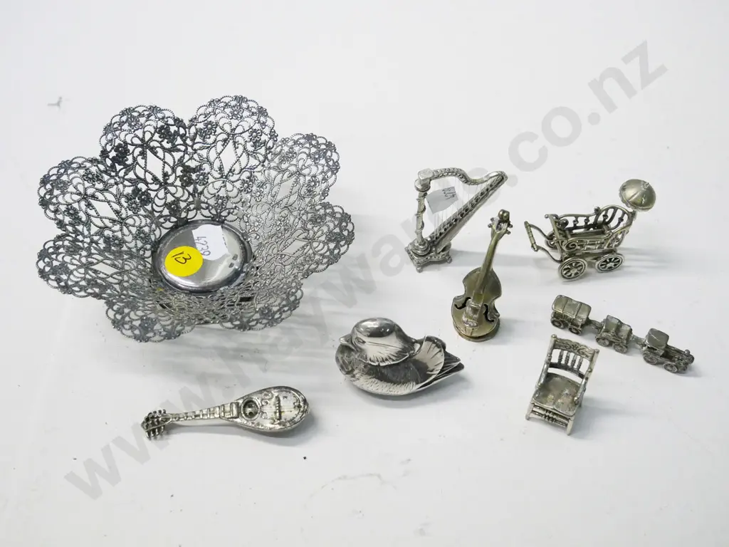 7 assorted miniature silver items, some marked 925, some 800 - largest is filigree sweet basket D-110 Image 1++