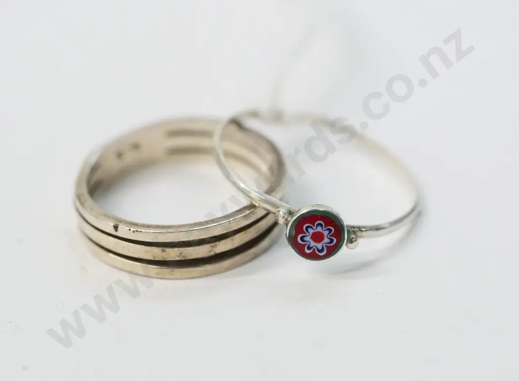 2 silver rings both stamped 925 Image 1++