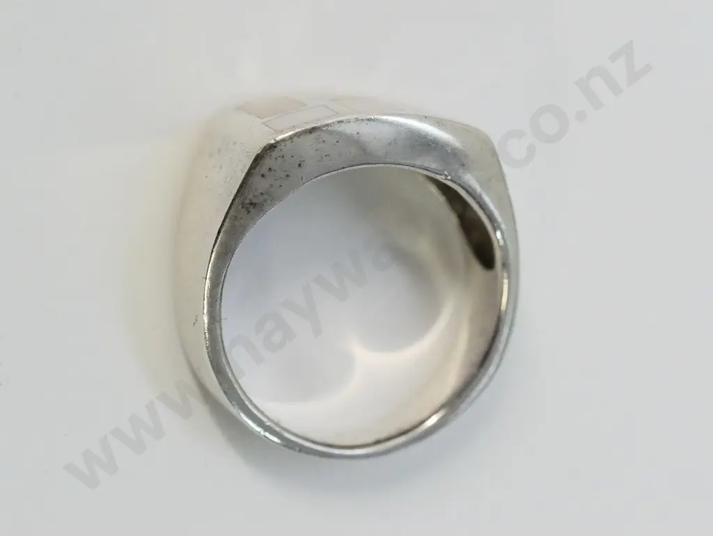 silver dress ring with mother of pearl, stamped 925 Image 1++