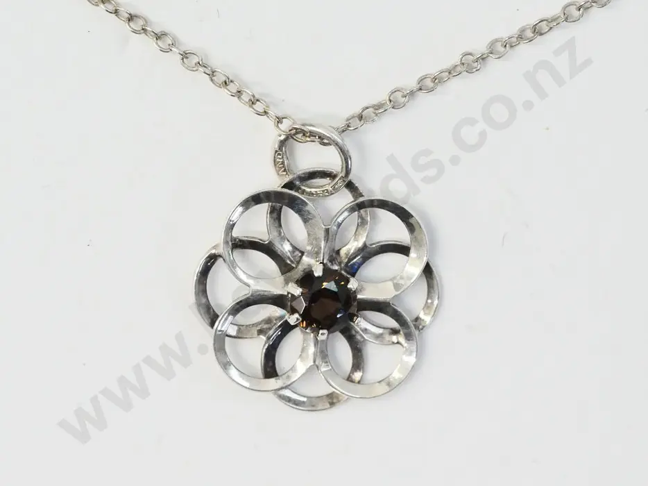 silver & garnet pendant Image 1++