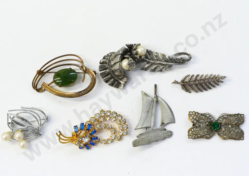 7 asstd costume brooches Image 1++