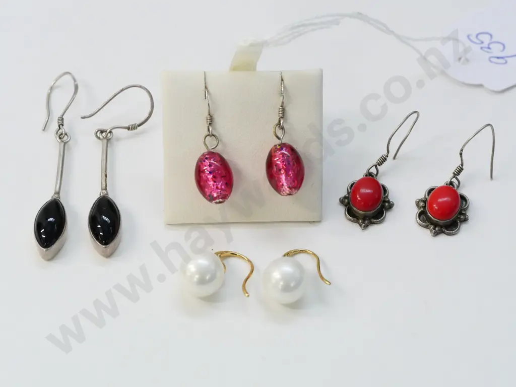 4 pairs of assorted earrings stamped 925 Image 1++