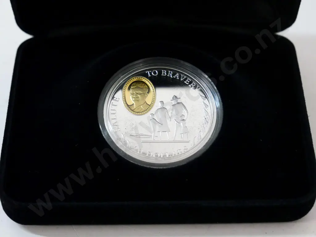 cased 1995 New Zealand Salute to Bravery $20 limited edition sterling silver cameo coin Image 1++