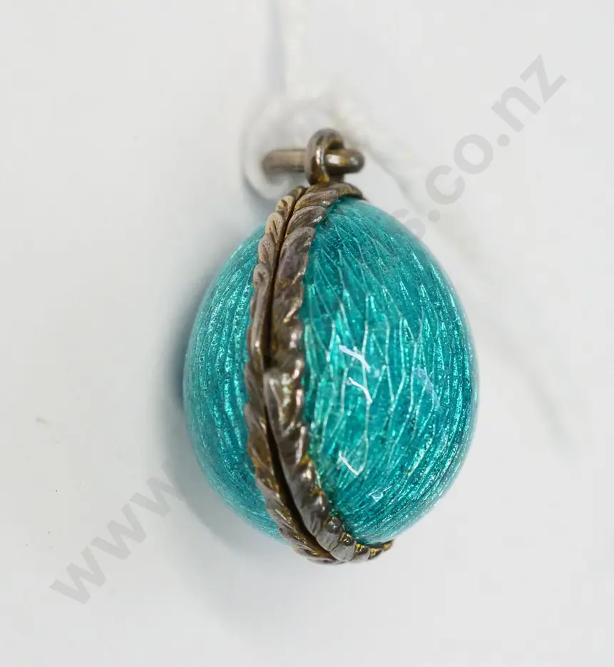 clossoniase egg pendant no chain Image 1++