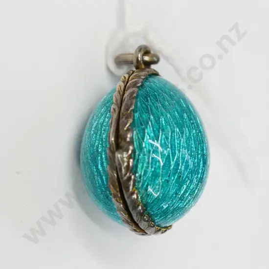 clossoniase egg pendant no chain