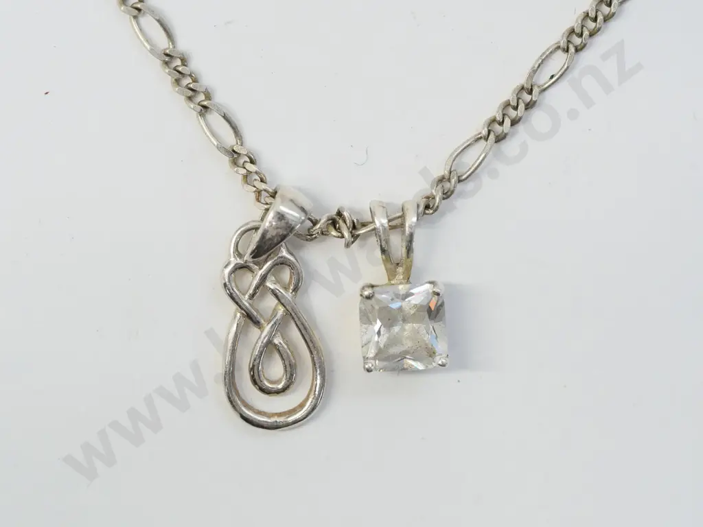 silver necklace with 2 pendants stamped 925 Image 1++