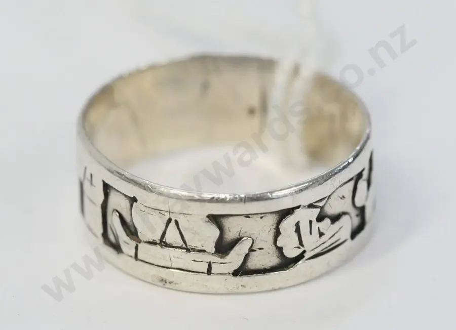 silver ring - no visible mark Image 1++