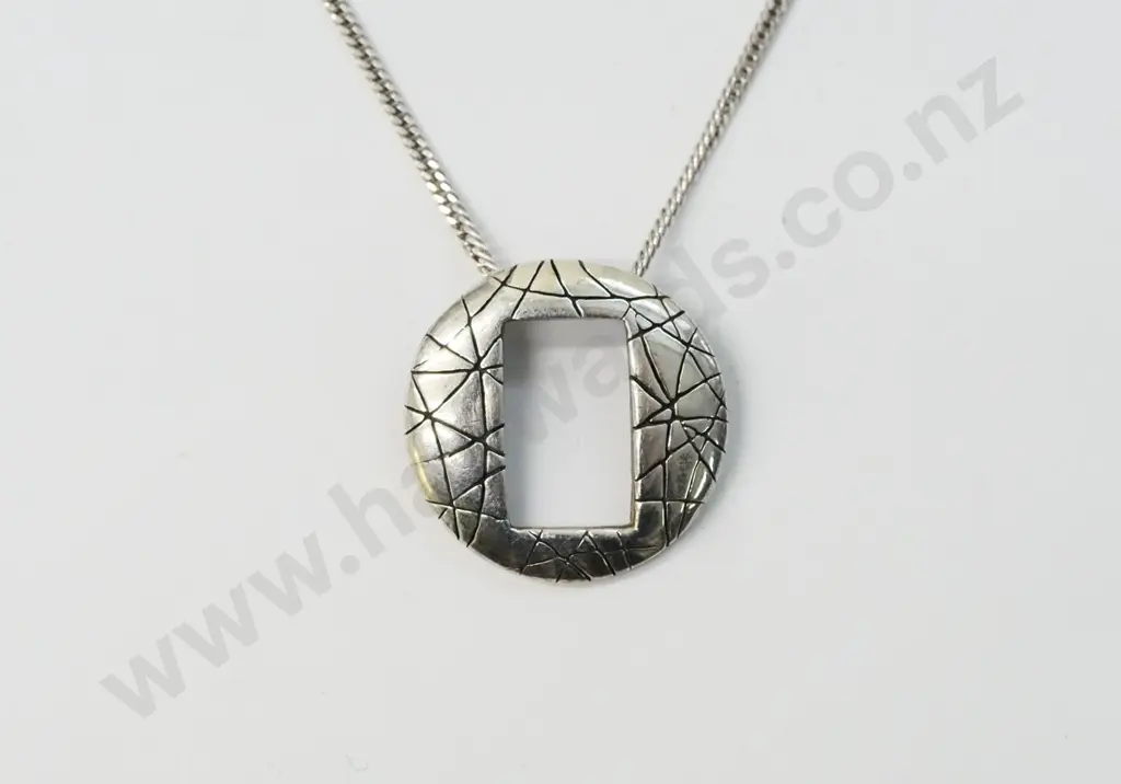 silver pendant stamped 925 Image 1++